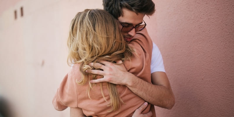 blog la comunicación en la pareja abrazo